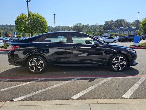 Used 2023 Hyundai Elantra Limited w/ Cargo Package FWD image 6