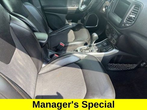 Used 2020 Jeep Compass Latitude w/ Cold Weather Group AWD/4WD image 39