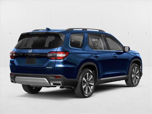 New 2025 Honda Pilot Touring image 2