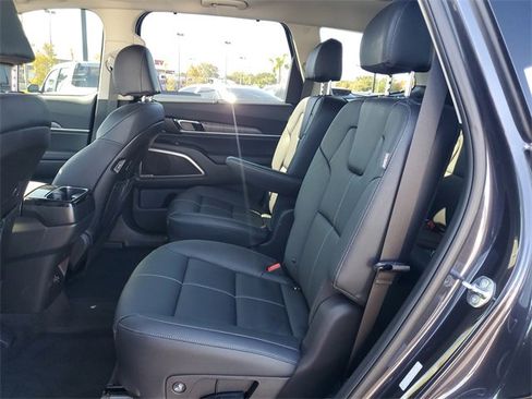 Used 2025 Kia Telluride EX w/ EX Captain's Chair Package image 9