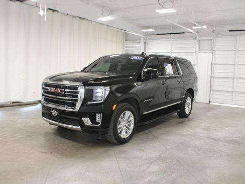 Used 2023 GMC Yukon XL SLT w/ SLT Luxury Package RWD image 4