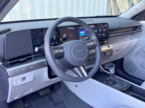 Used 2025 Hyundai Kona SEL AWD/4WD image 12