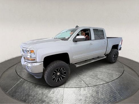 Used 2018 Chevrolet Silverado 1500 LT w/ True North Edition AWD/4WD image 3