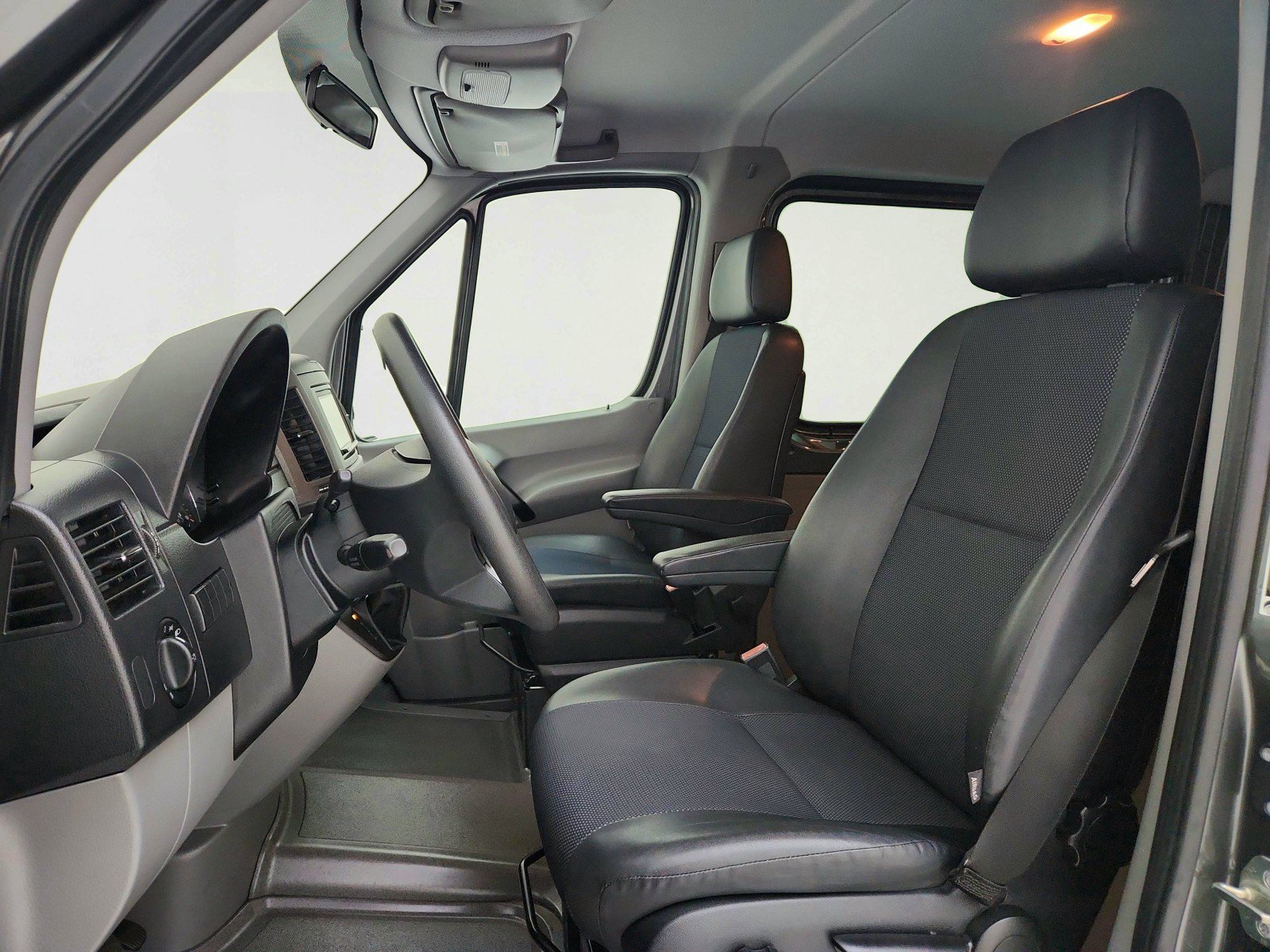 Used 2016 Mercedes-Benz Sprinter 2500 image 17