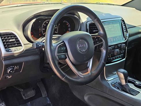 Used 2019 Jeep Grand Cherokee Altitude AWD/4WD image 2