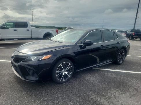 Used 2020 Toyota Camry SE FWD image 4