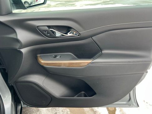 Used 2023 GMC Acadia SLE w/ Driver Convenience Package image 29