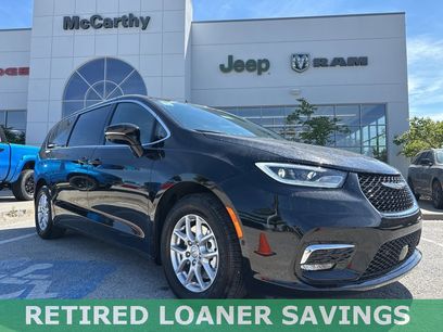 New 2026 Chrysler Pacifica Select