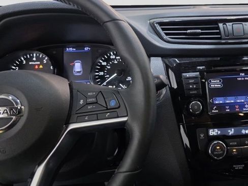 Used 2018 Nissan Rogue SL w/ Premium Package AWD/4WD image 17