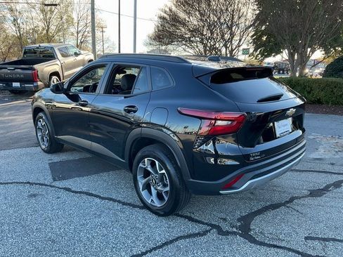 Used 2024 Chevrolet Trax LT w/ Driver Confidence Package image 19