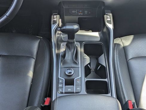 Used 2024 Kia Sorento S FWD image 20