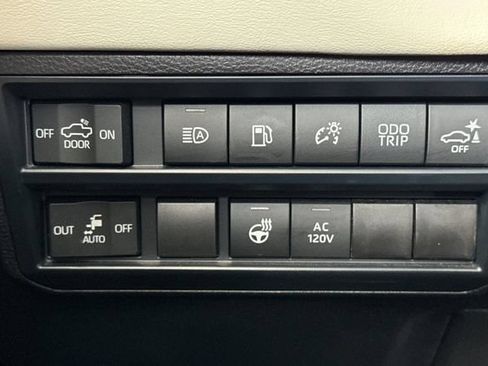 Used 2025 Toyota Tundra Capstone AWD/4WD image 41