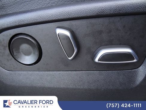 Used 2022 GMC Yukon XL Denali AWD/4WD image 19
