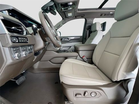 New 2026 GMC Yukon XL Elevation w/ Elevation Premium Package image 15