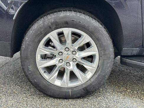 Certified 2025 Chevrolet Suburban Premier image 17