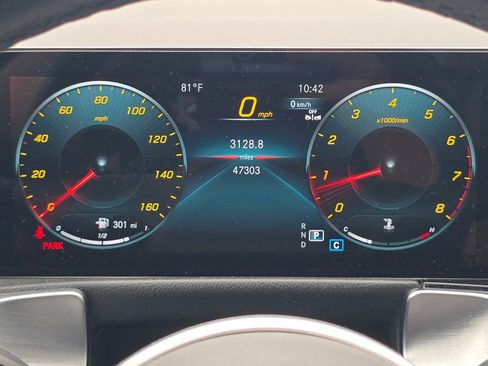 Used 2023 Mercedes-Benz GLB 250 4MATIC image 31