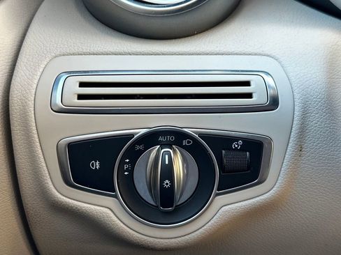 Used 2018 Mercedes-Benz C 300 4MATIC Sedan w/ Premium Package image 33