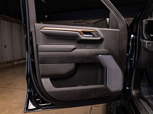 Used 2023 Chevrolet Silverado 1500 High Country image 33