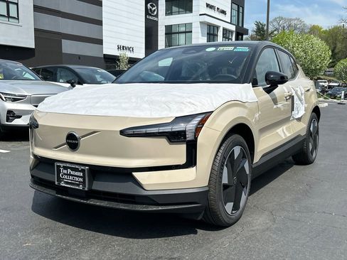 New 2026 Volvo EX30 Plus w/ Protection Package Premier image 5