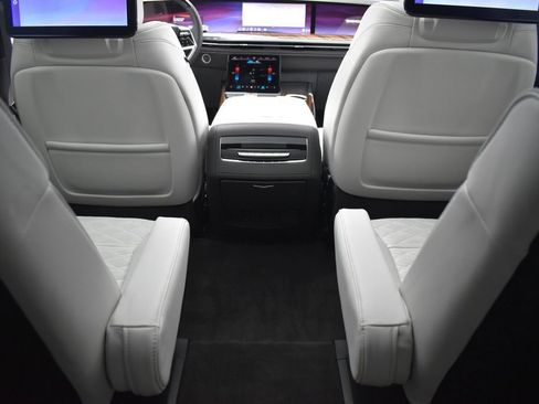 Certified 2026 Cadillac Escalade Platinum Sport w/ LPO, ONYX Package AWD/4WD image 30