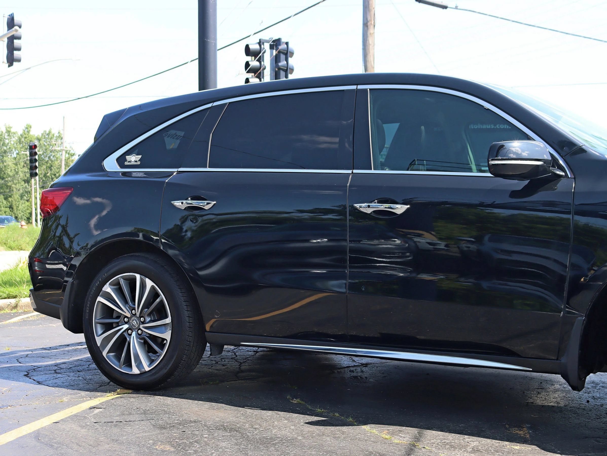Used 2017 Acura MDX w/ Technology Package AWD/4WD image 4