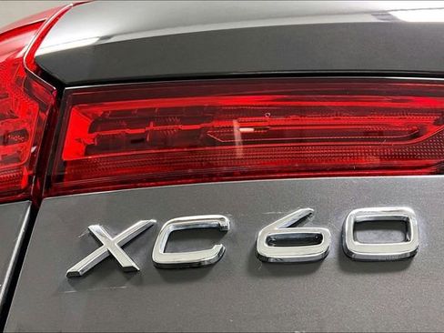 Used 2023 Volvo XC60 B5 Plus image 14