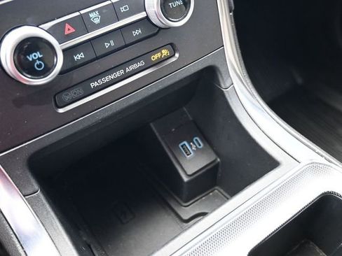 Used 2021 Ford Edge Titanium image 34