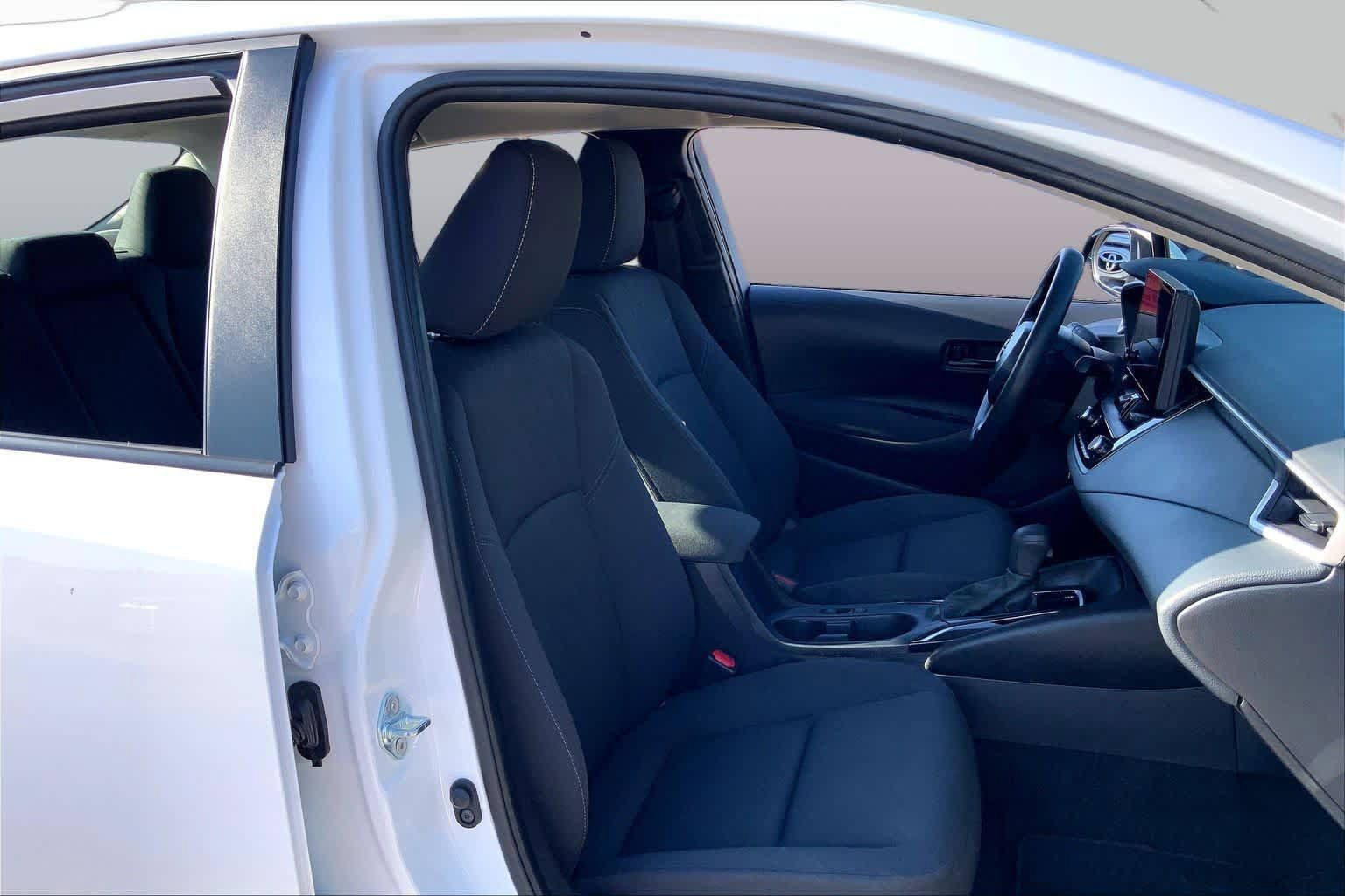 Used 2025 Toyota Corolla LE FWD image 9