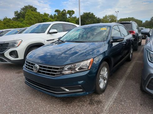 Used 2018 Volkswagen Passat 2.0T S w/ Driver Assistance Package FWD image 2