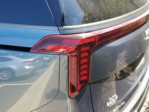 Used 2025 Kia Carnival SX Prestige FWD image 8