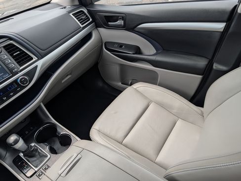 Used 2015 Toyota Highlander XLE AWD/4WD image 11