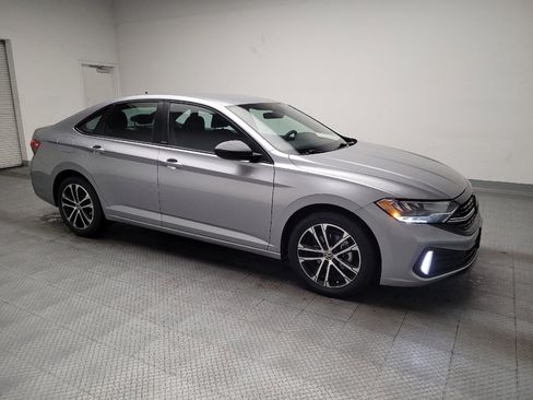 Used 2024 Volkswagen Jetta Sport image 11