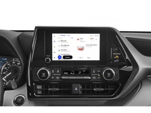 Used 2023 Toyota Highlander LE FWD image 10