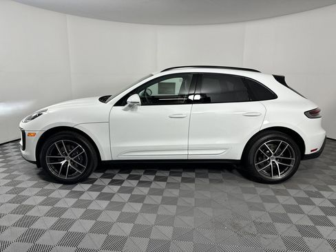 Certified 2025 Porsche Macan image 2