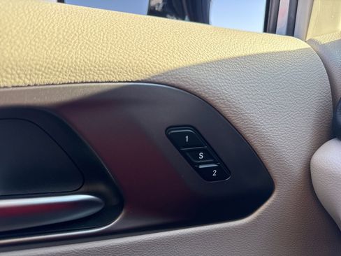 Certified 2024 Chrysler Pacifica Touring-L image 7