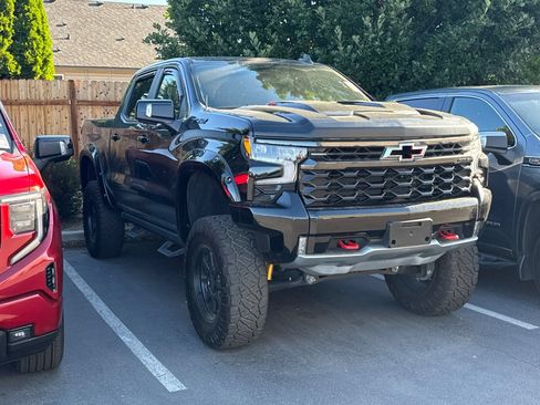 Used 2024 Chevrolet Silverado 1500 ZR2 AWD/4WD image 2