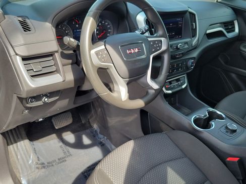 Used 2024 GMC Terrain SLE FWD image 9