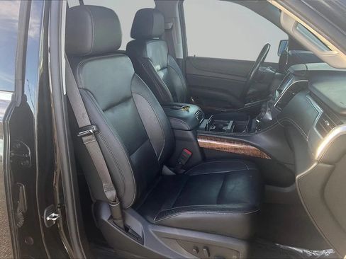 Used 2019 Chevrolet Suburban Premier AWD/4WD image 36