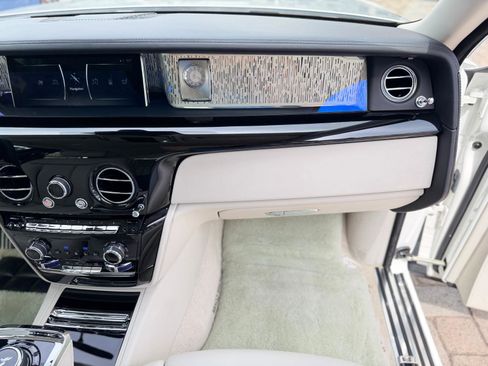 Used 2019 Rolls-Royce Phantom Sedan RWD image 45