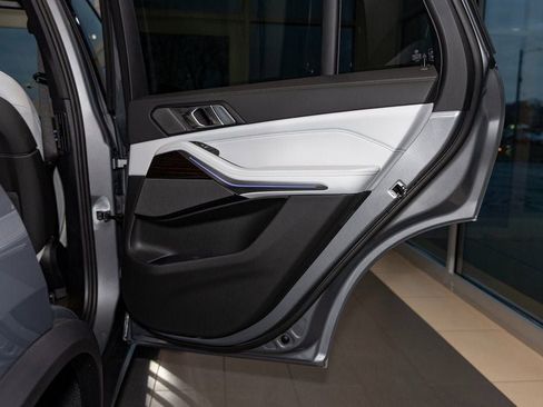 New 2026 BMW X5 xDrive50e w/ Climate Comfort Package image 36