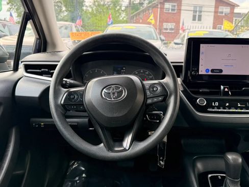 Used 2023 Toyota Corolla LE FWD image 18