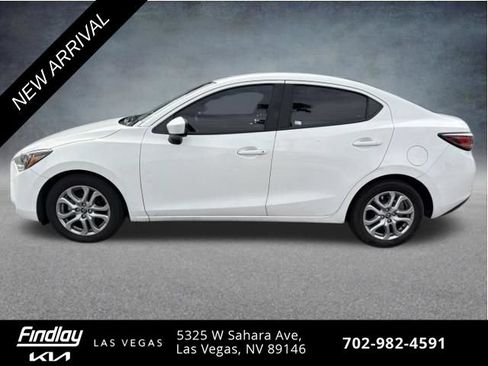 Used 2017 Toyota Yaris iA FWD image 8