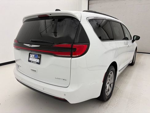 Used 2023 Chrysler Pacifica Limited FWD image 20