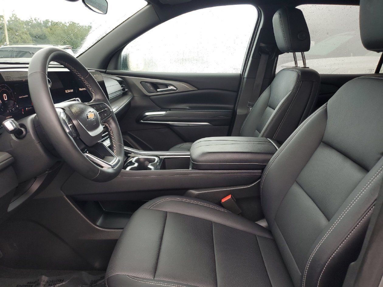 Used 2026 Chevrolet Traverse LT FWD image 17