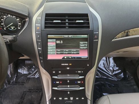 Used 2016 Lincoln MKZ image 34