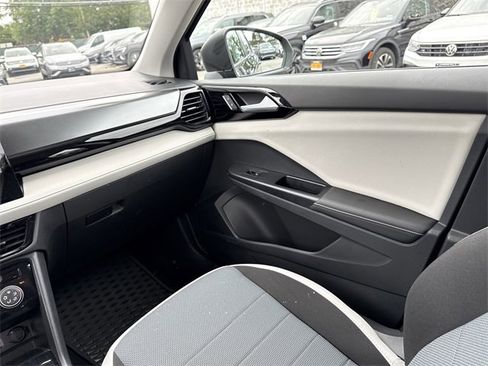 Used 2025 Volkswagen Taos S image 18