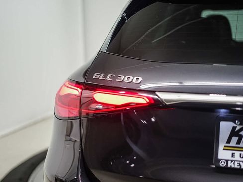 Used 2025 Mercedes-Benz GLC 300 4MATIC image 11
