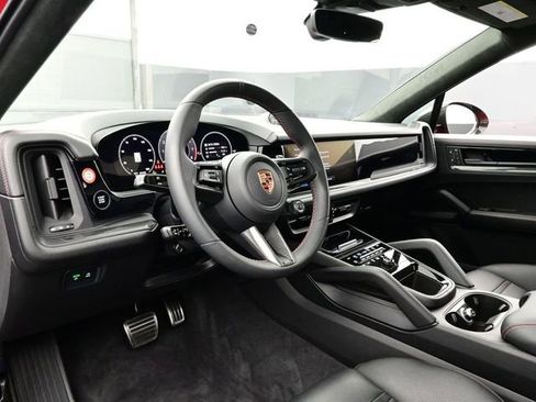 Used 2025 Porsche Cayenne GTS AWD/4WD image 4