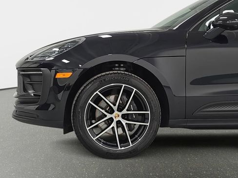Certified 2025 Porsche Macan AWD/4WD image 10