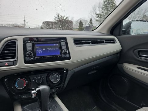 Certified 2022 Honda HR-V LX image 19